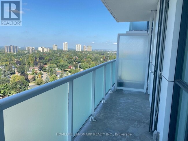 Photo du bâtiment - 188 Fairview Mall Dr