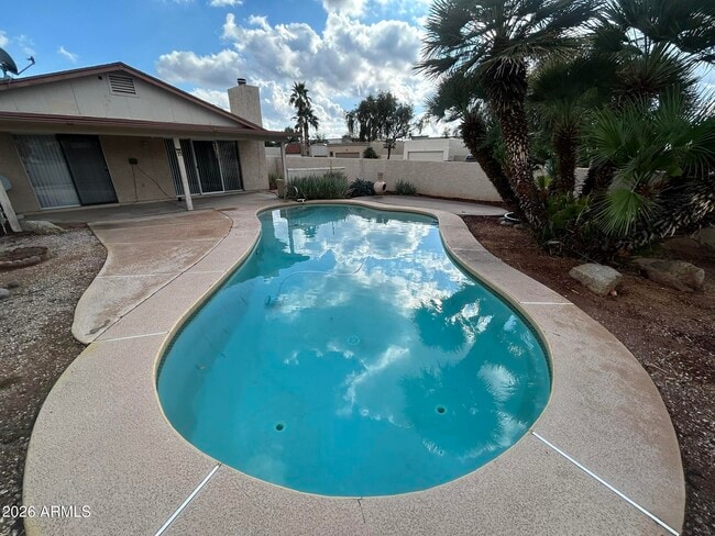 Building Photo - 2120 N Yucca Ct