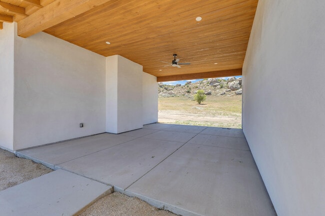 Building Photo - 41265 Lakeshore Blvd