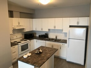 Building Photo - 10307-10112 112 St