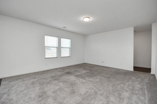 Foto del edificio - 4910 Highland Spgs Dr