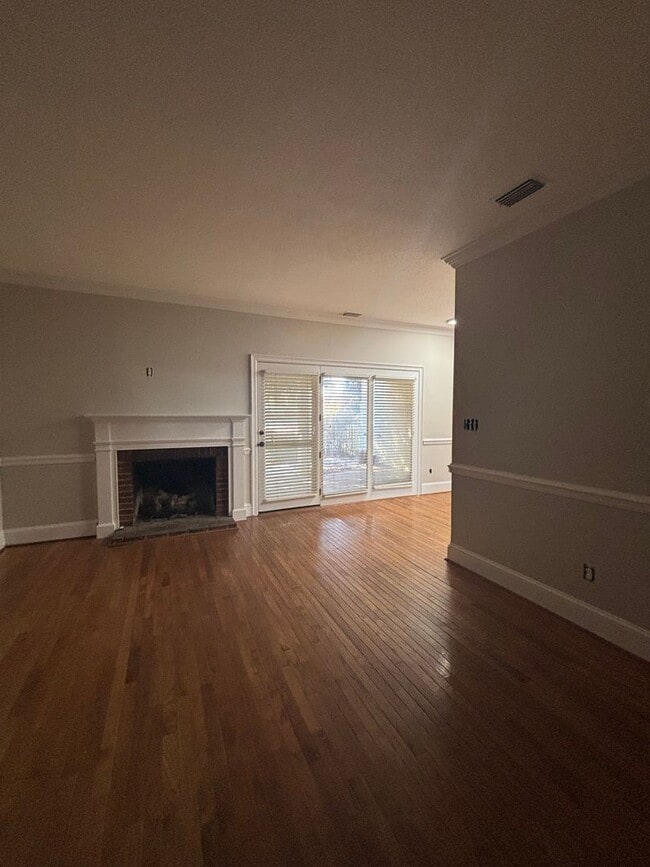 Building Photo - Stunning 4-Bedroom Condo in Johnson City