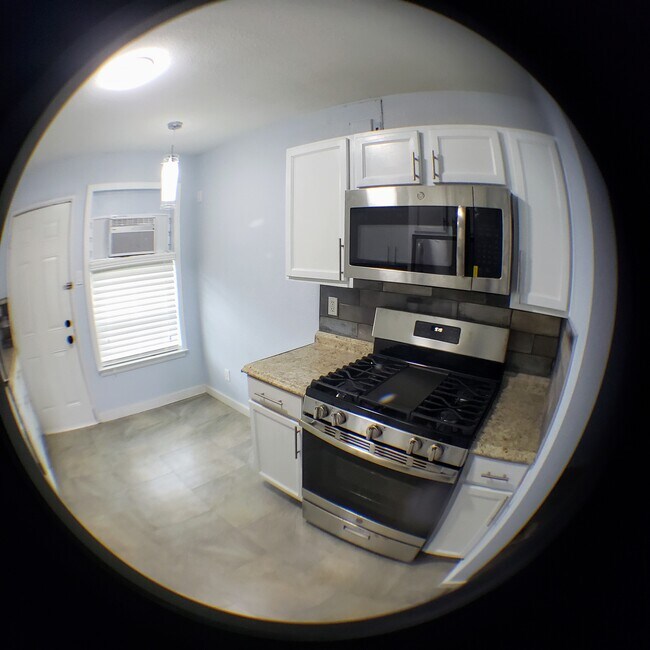 Building Photo - 308 S W St