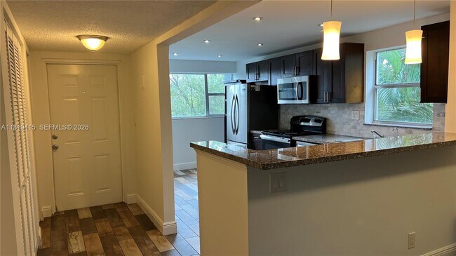 Foto del edificio - 8300 Sands Point Blvd