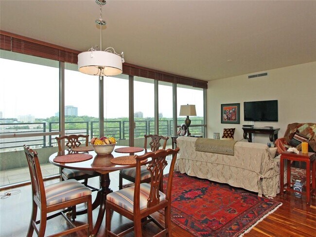 Foto del edificio - 700 Park Regency Pl NE