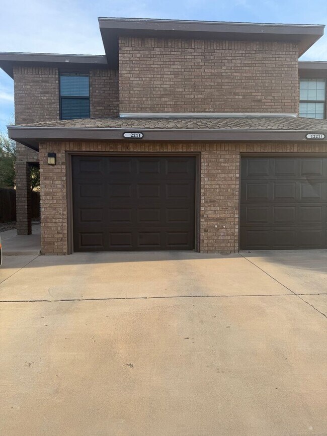 Building Photo - 1221 E 14th St