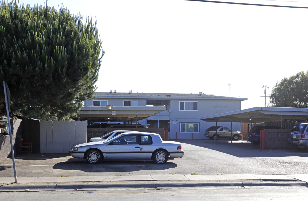 Primary Photo - 1127 E Laurel Dr