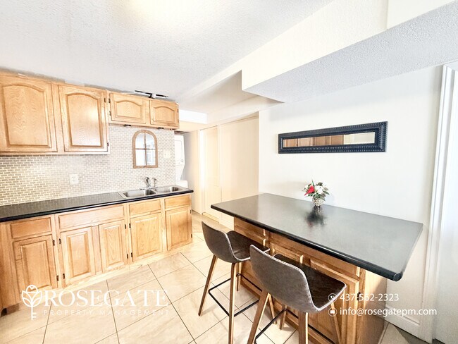 Photo du bâtiment - All-Inclusive 1-Bedroom Apartment with Parking in Kitchener
