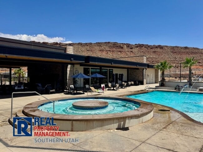 Building Photo - 4 BEDROOM Long Valley Townhome with all th...