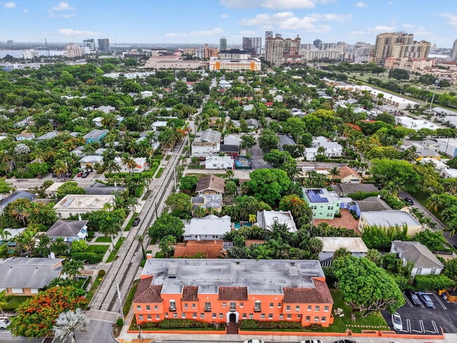 Building Photo - 623 Park Pl