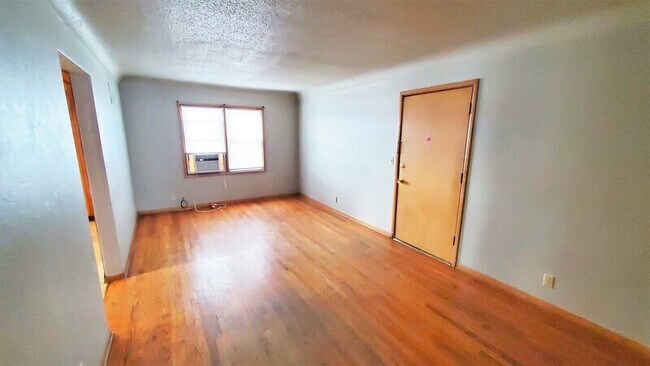 Building Photo - 138 33rd St Dr SE