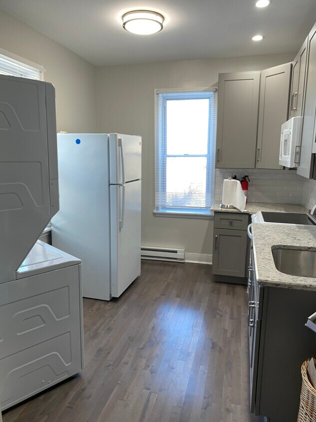 Kitchen - 411 Valley Rd