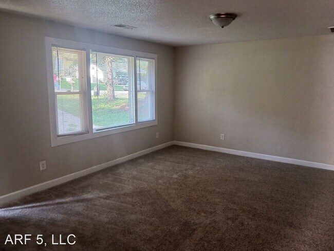Building Photo - 3 br, 1 bath House - 6215 Lathrop Avenue