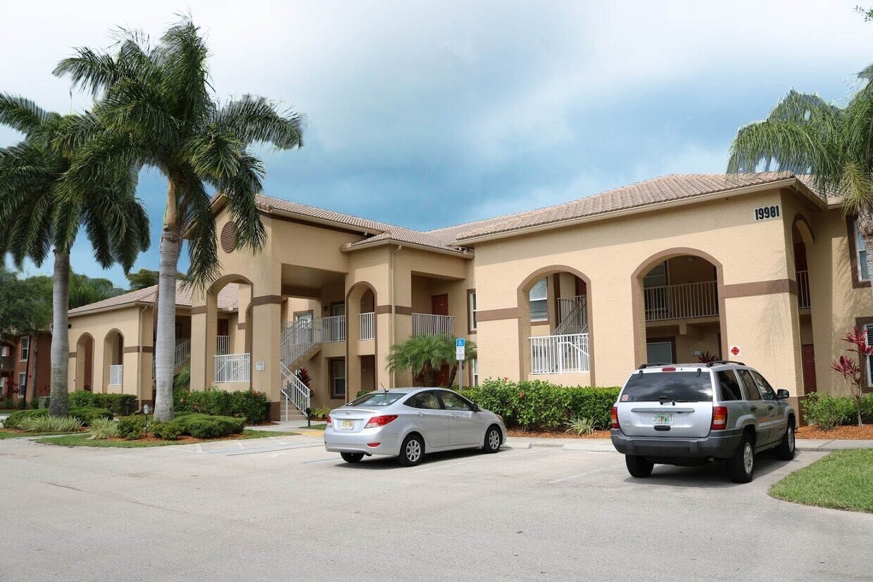 Foto principal - Available 8.10.2024 - 2Bed/2bath + Den in ...