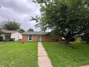 Building Photo - 901 Wandering Way Dr
