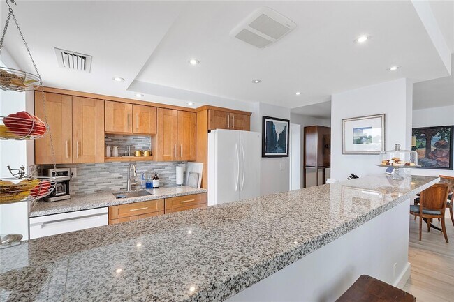 Foto del edificio - 2715 N Ocean Blvd