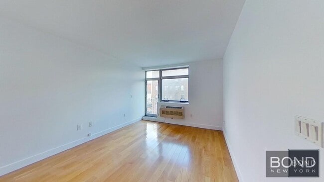 Foto del edificio - 12-22 30th Avenue