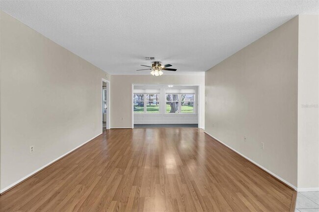 Foto del edificio - 4814 Grist Mill Cir