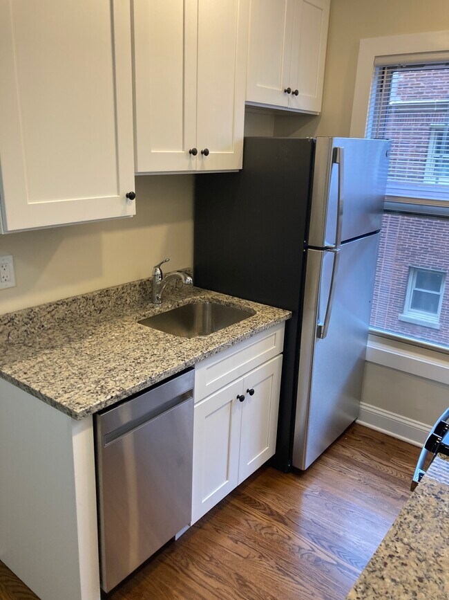 Foto del edificio - 521 W Brompton Ave