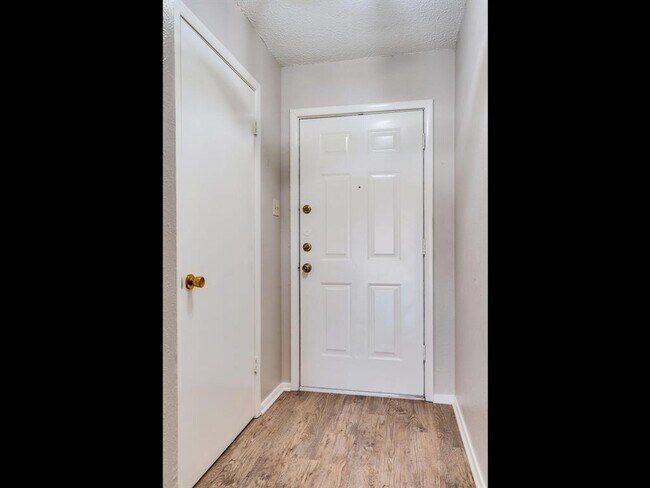 Foto del edificio - 3412 Woodthrush Ln
