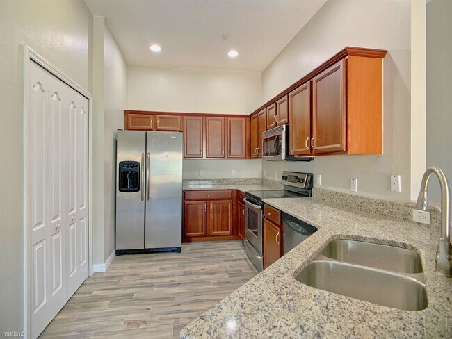 Building Photo - 6446 S Goldenrod Rd