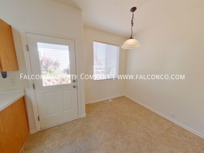 Building Photo - 2274 Saint Paul Dr