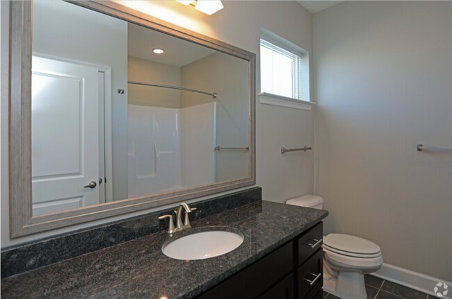 Master bathroom - 340 Continental Cir
