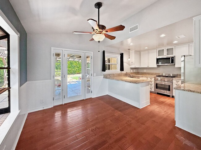 Building Photo - Beautiful 4BD/2BA w/ Attached Garage & Lar...