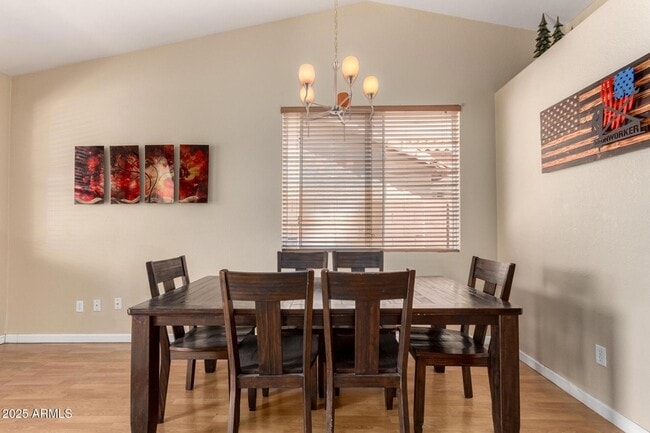 Foto del edificio - 8375 W Dahlia Dr