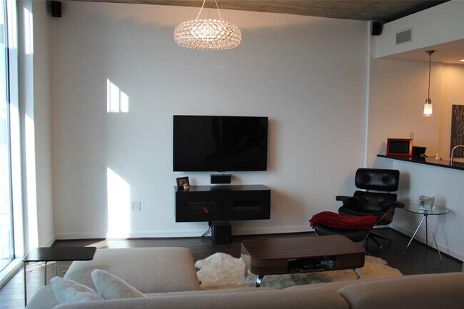 Building Photo - 5925 Almeda Rd