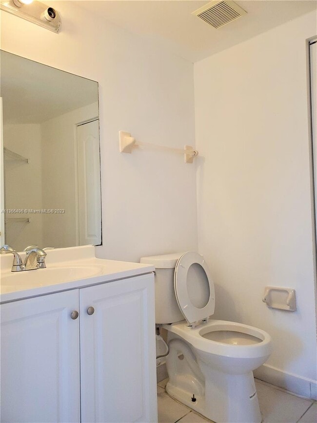 Building Photo - 110 SW 109th Ave