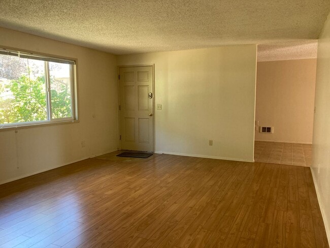 Building Photo - 608 Villa Rd.