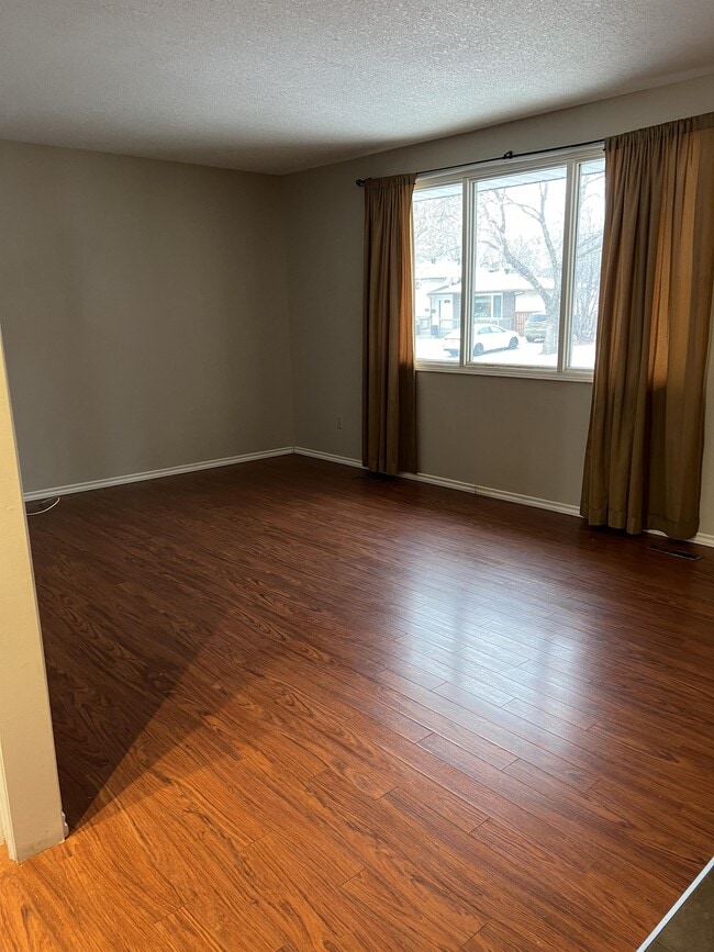 Building Photo - 11 Krivel Crescent