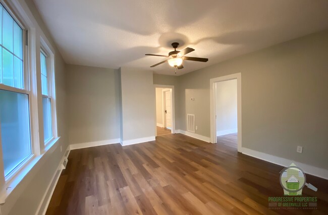 Foto del edificio - 1523 Hampton Ave