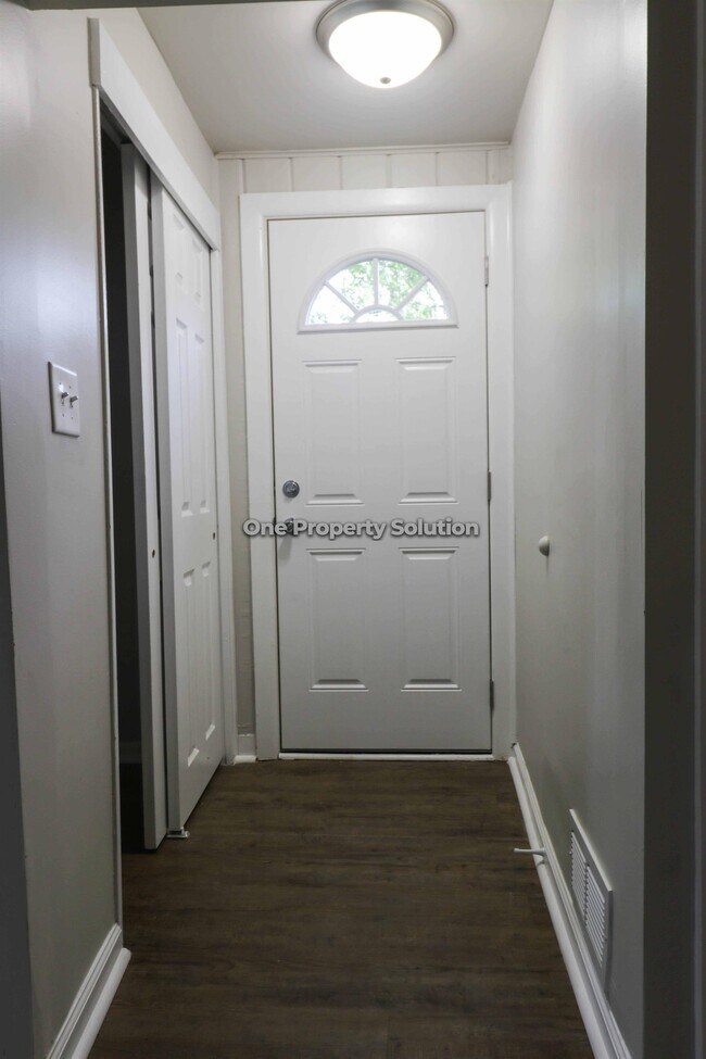 Building Photo - 2700 W 41st Ave