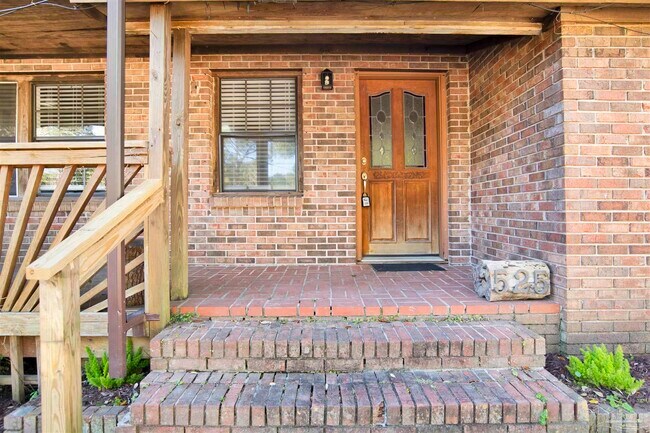 Foto del edificio - 525 Lakewood Rd