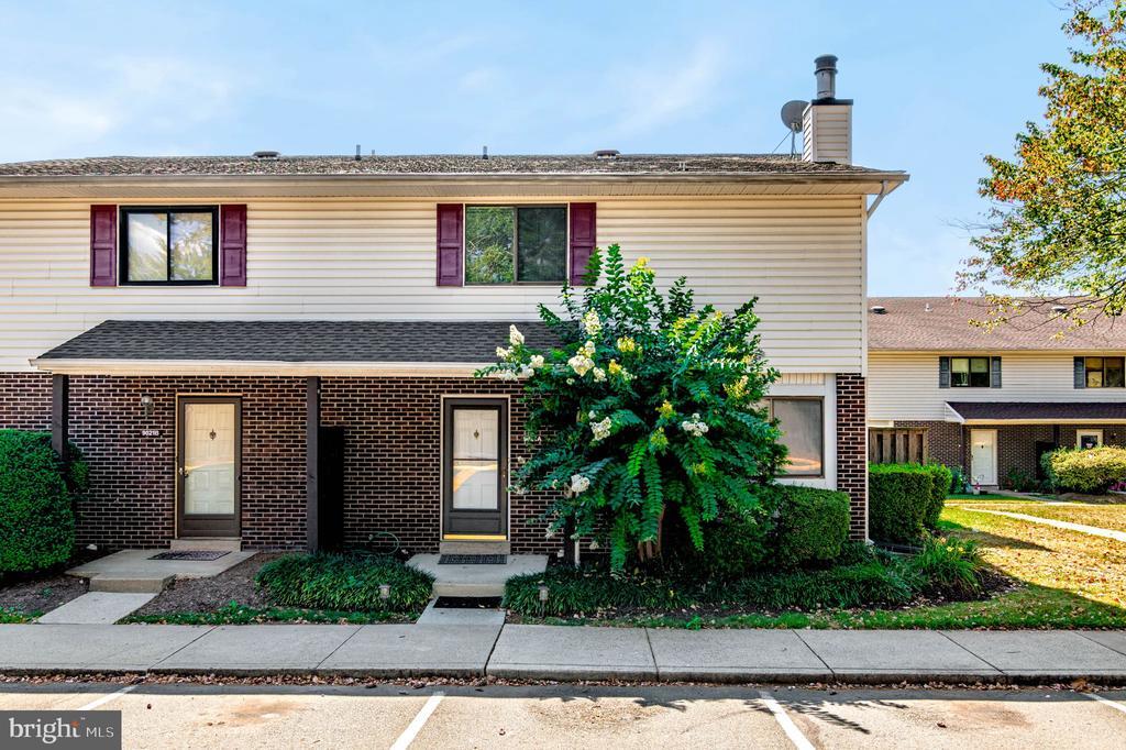 Foto principal - 9021 Sandalwood Dr