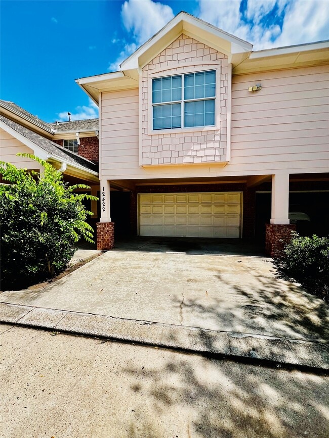 Building Photo - 12422 Sunlit Wood Way