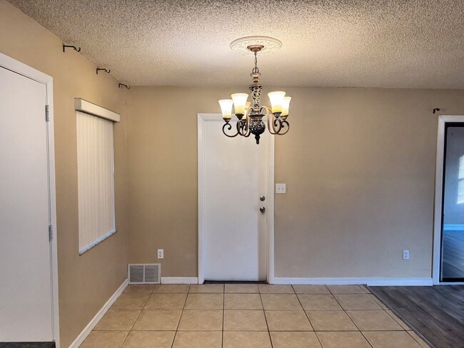 Building Photo - 3 bedroom 2 bath located just minutes from Plant St and Downtown Winter Garden