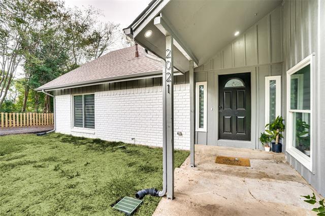 Building Photo - 2021 Wildwood Dr