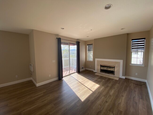 Building Photo - 250 Santa Fe Terrace