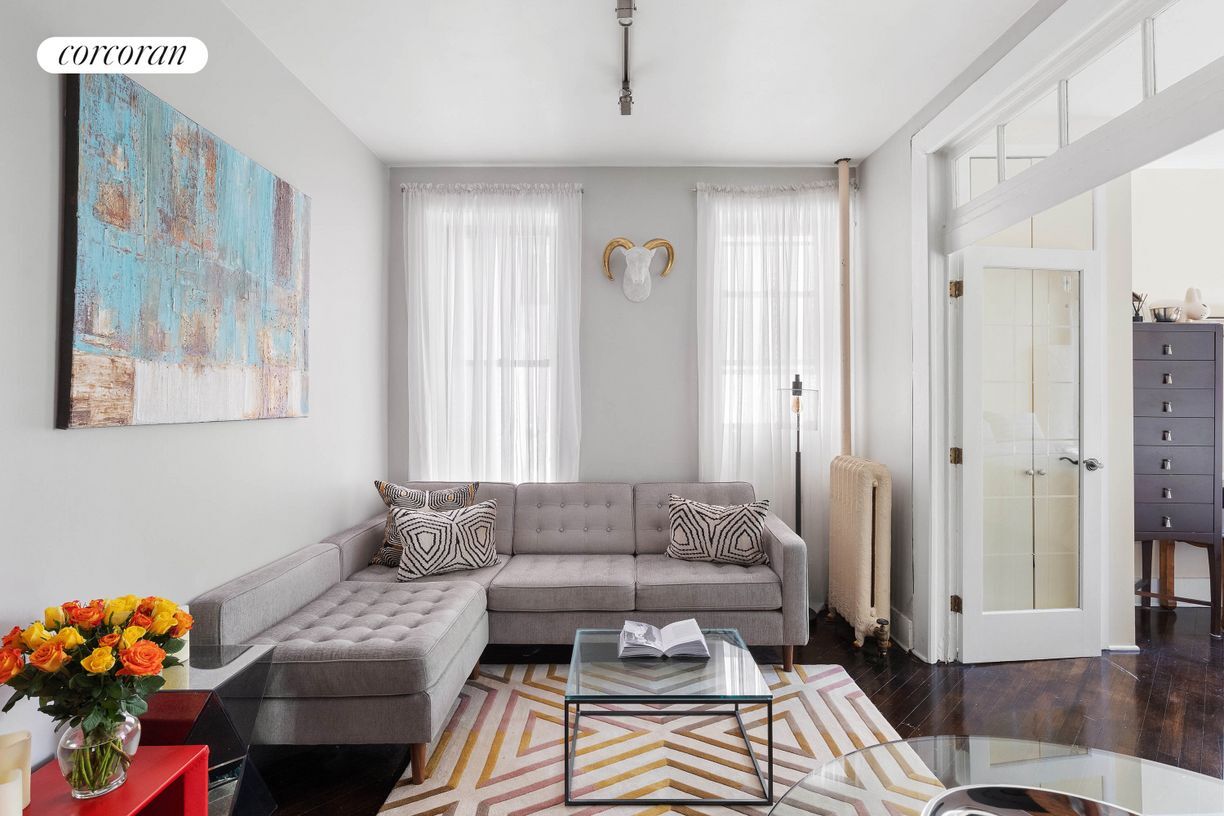 Foto principal - 254 W 25th St