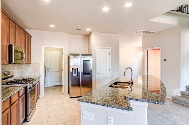 Building Photo - 1604 Greenside Dr