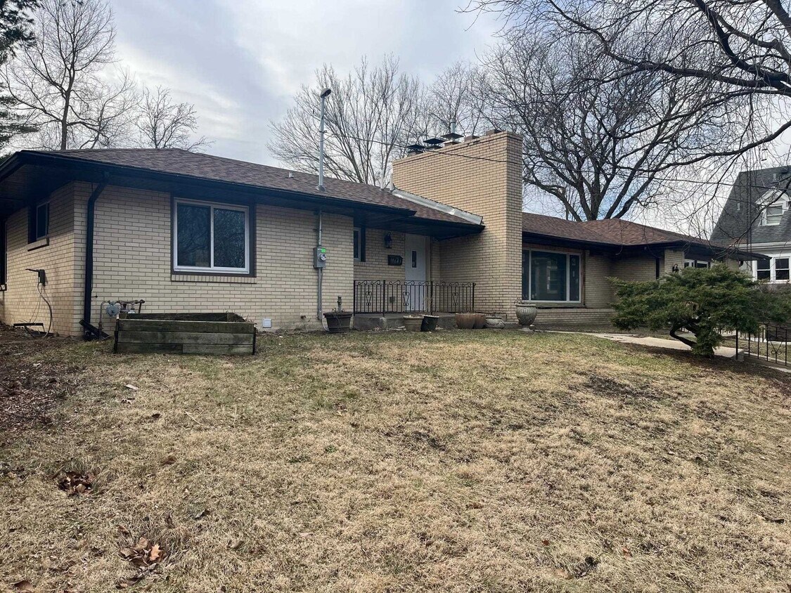 Primary Photo - 1643 Arlington Ave