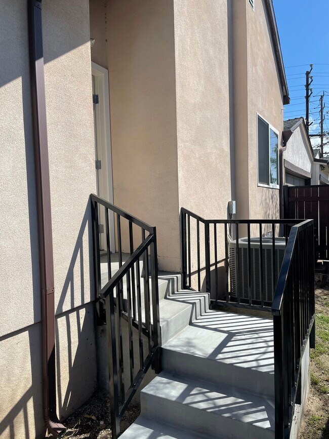 Building Photo - 4904 Forman Ave