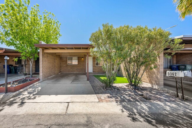 Building Photo - Fort Lowell Town Home