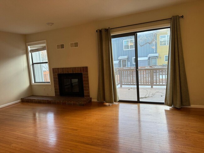 Building Photo - COZY 2 Bed 1.5 Bathroom Townhouse in Lafay...