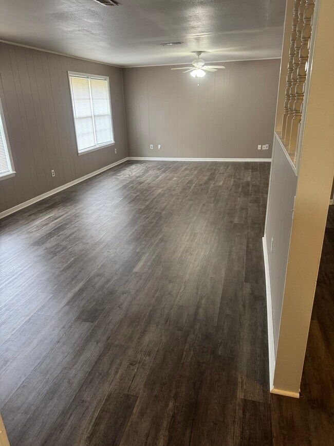 Foto del edificio - 2705 E Hwy 27