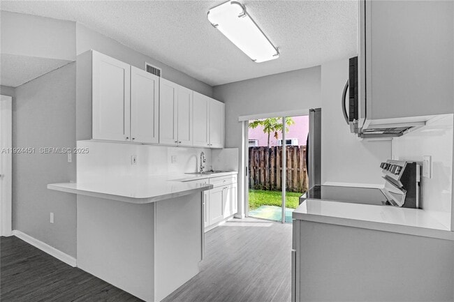 Building Photo - 8021 Lake Dr