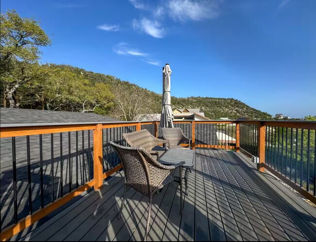 Building Photo - 1049 Meckel Dr